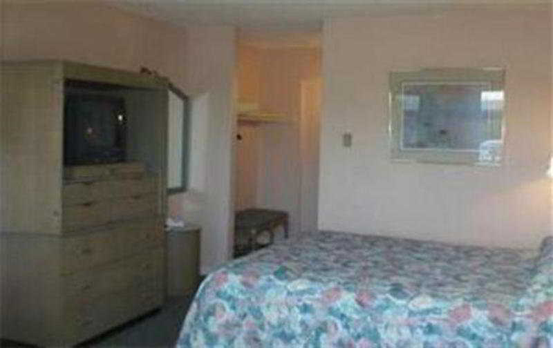 Westward Inn & Suites Langley Room photo